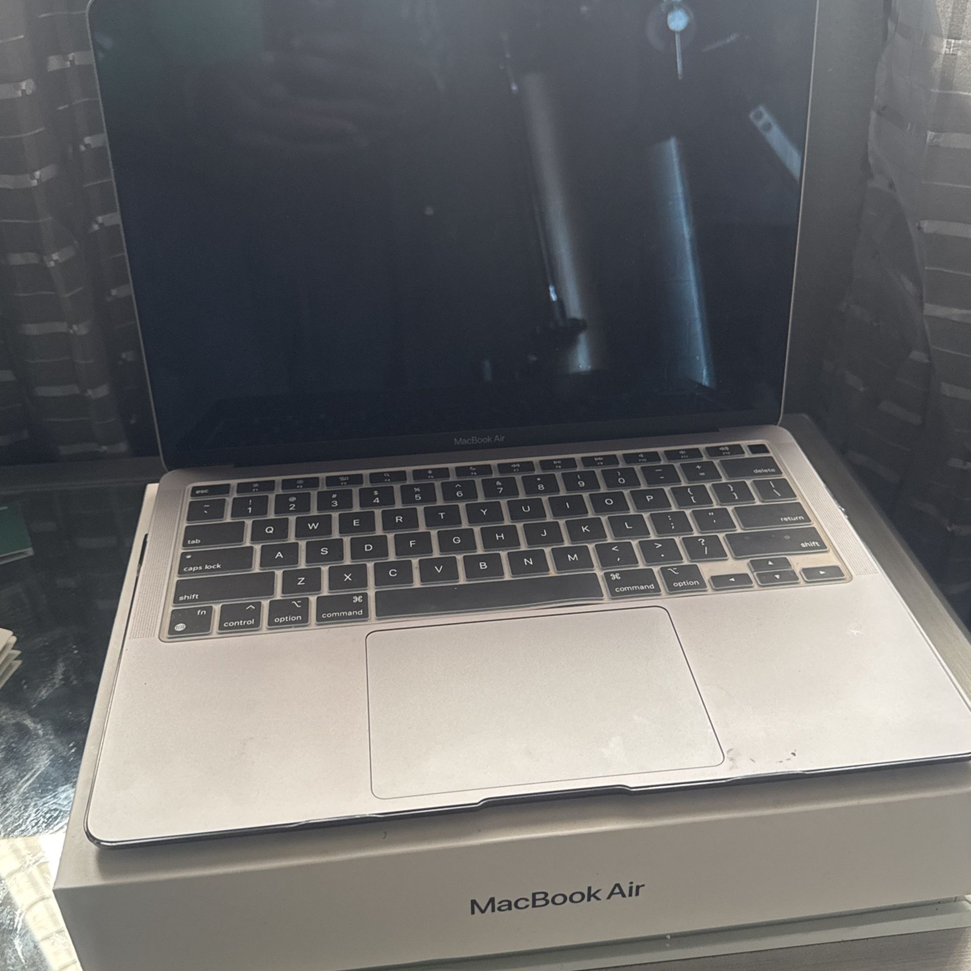 Mac Book Air Like New (Silver)