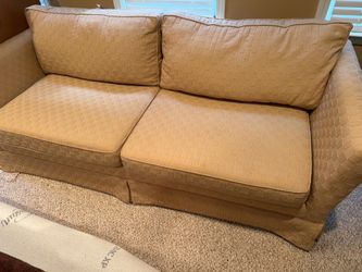 Couch beige great condition 82 in