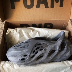 Size 7 Yeezy Foam RNRs 