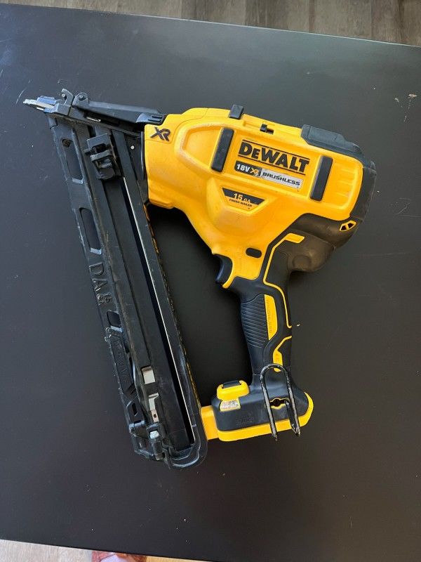 Dewalt 20v Finish 15ga $180 Tool Only Firme Precio
