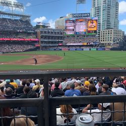 WEDNESDAY: Padres Puffer Vest Giveaway Night