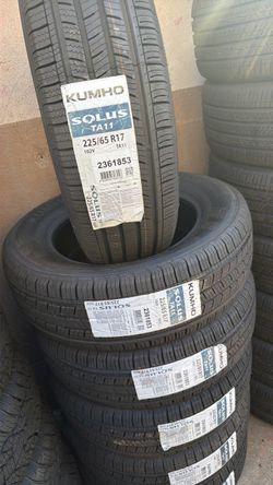 Kumho Solus TA11 225/65R17 Tires – Set of 4