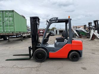 2008 TOYOTA 8FGU30 6000 LB PNEUMATIC TIRE FORKLIFT SERIAL NO: 13171 METER READS: 14331 HOURS COMES WITH: 3 STAGE MAST, 187 IN MAX LIFT HEIGHT, 88 IN L