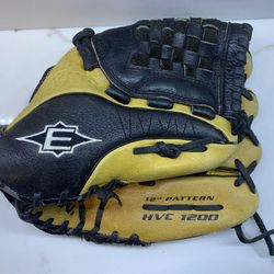 Easton Baseball Softball HVC 1250 12.5 Inch RH Mitt Glove fits on a right hand.