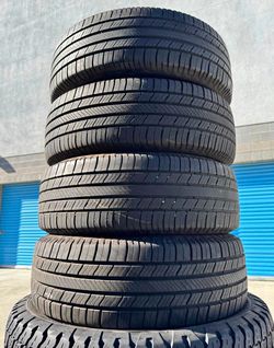 225/65/17 Michelin Selling a set of 4 tires in excellent condition 🫡