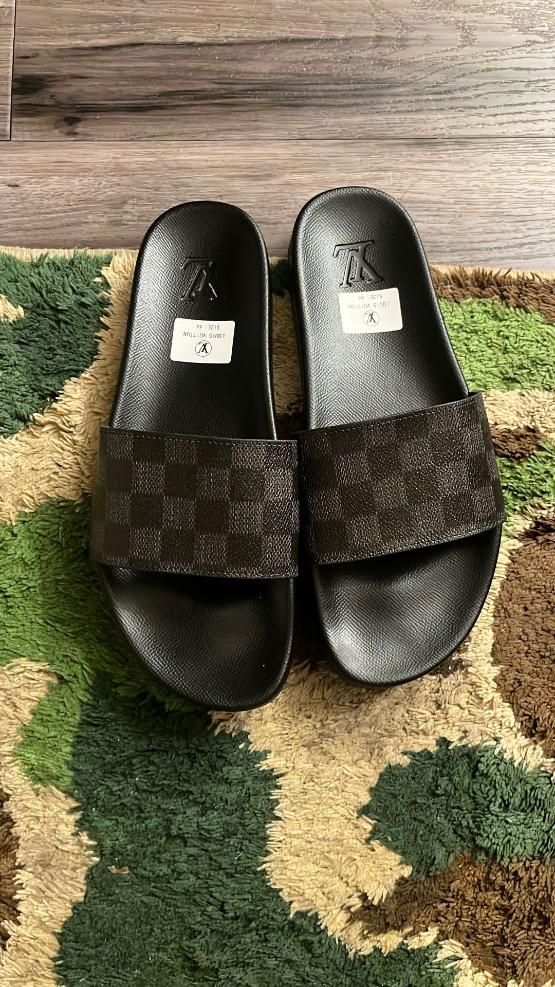 Louis Vuitton Slides Size 11