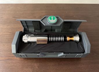 Luke Skywalker Legacy Lightsaber Disneylands Galaxy’s Edge