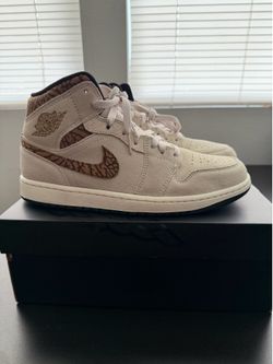 Air Jordan 1 Mid SE “Light Orewood Brown / White / Light British Tan / Metallic Gold”
