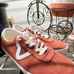 VANS Woman Shoe Size 7