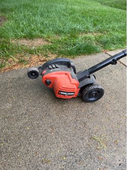 Black & Decker Electric Edger with Wheels in great shape!