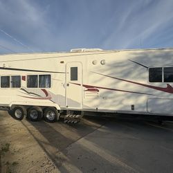 2007 Attitude Toyhauler 