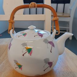 Beautiful Teapot with 4 teacup set