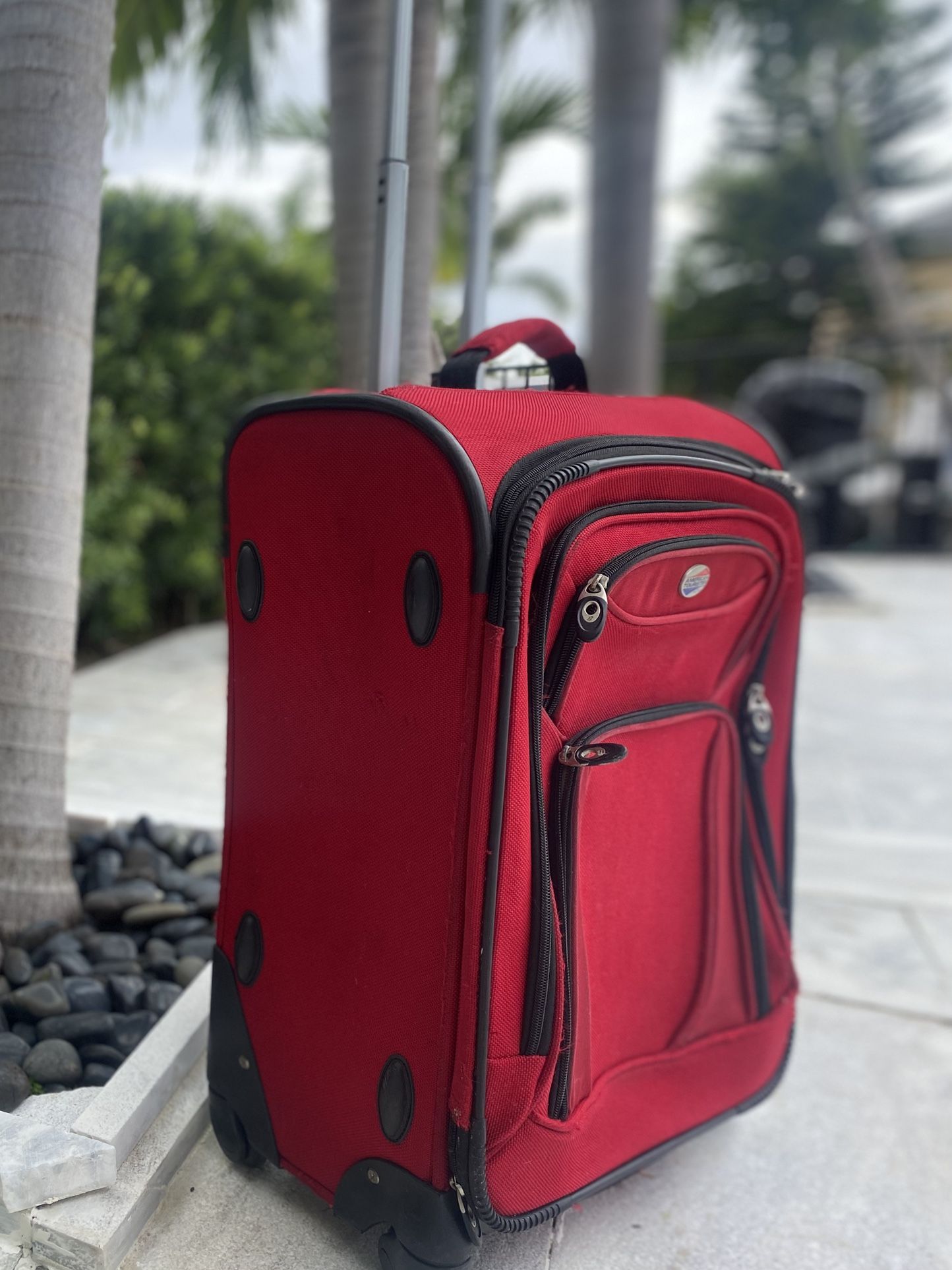 SPINNER SPORTY STUNNING SUITCASE, American Tourister Luggage Checked Or Carry-On Size. Exc 