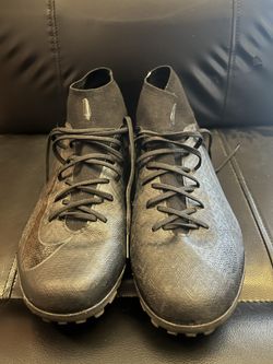 Soccer indoor shoes