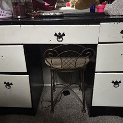 Free Desk / Vanity 