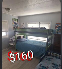Twin bunkbeds
