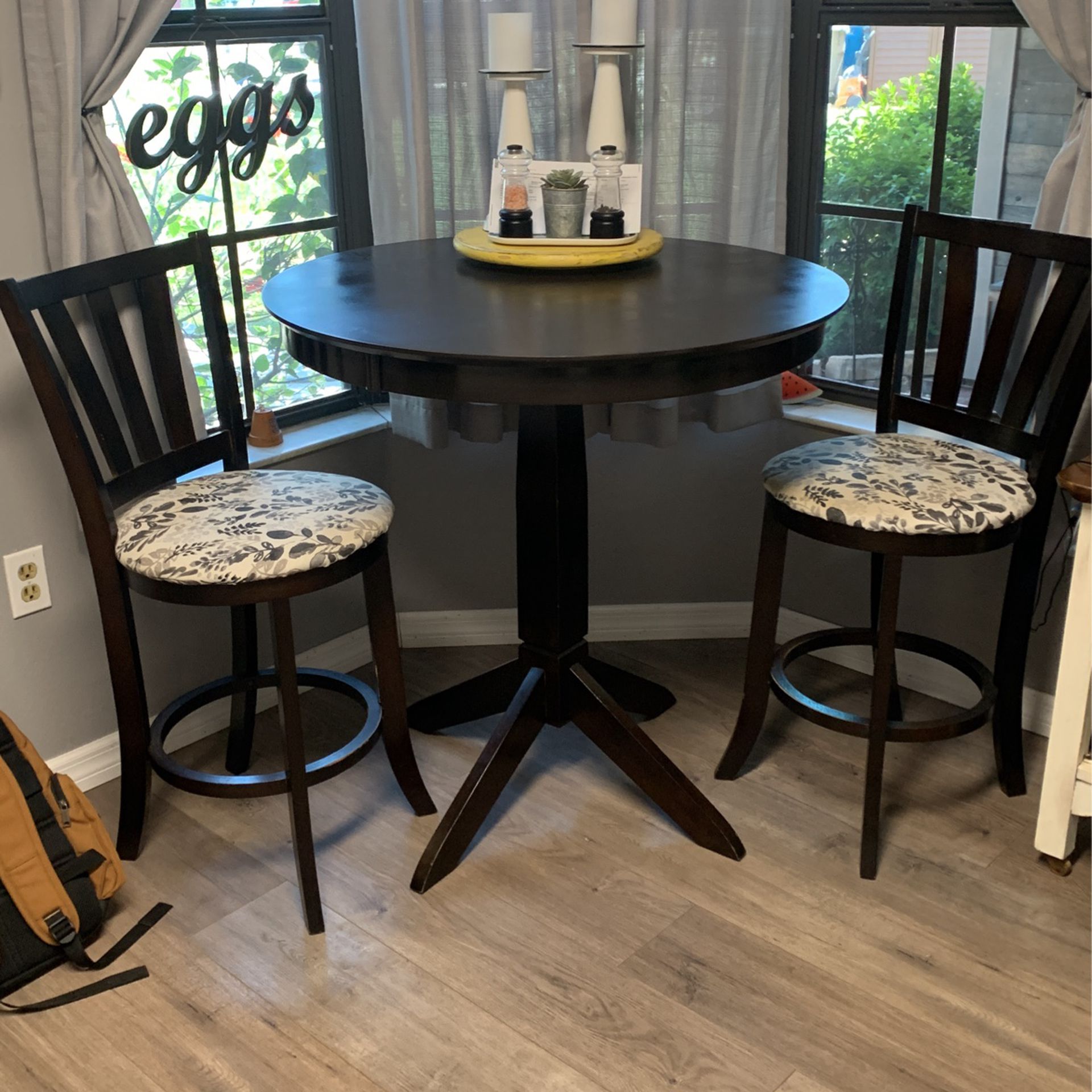 Small Table With Two Chairs 