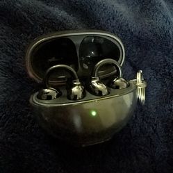 Huawei freeclip with case in great condition