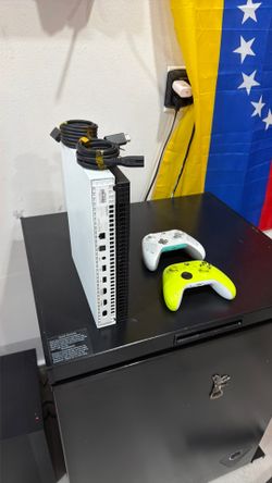 Xbox One X 1TB white