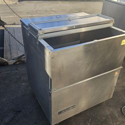 True Stainless Refrigerated Box, 115votage Great For Catering On Casters Easy Mobile NSF