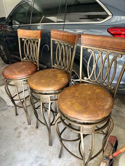 Set of 3 Swivel Bar Stools Hillsdale Furniture