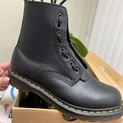 Women Dc Martins size 8