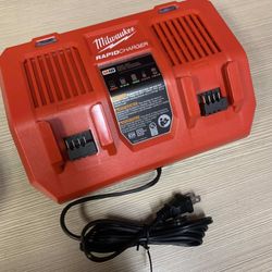 Milwaukee New Dual Fast Charger Nuevo 