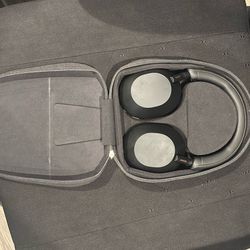 Black Sony XM5 Over-ear Headphones