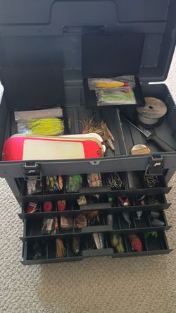 Tackle box with tackle