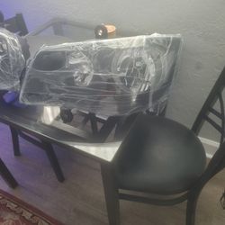 2013 DOGE GRAND CARAVAN FRONT LIGHTS AND KEY FAB 