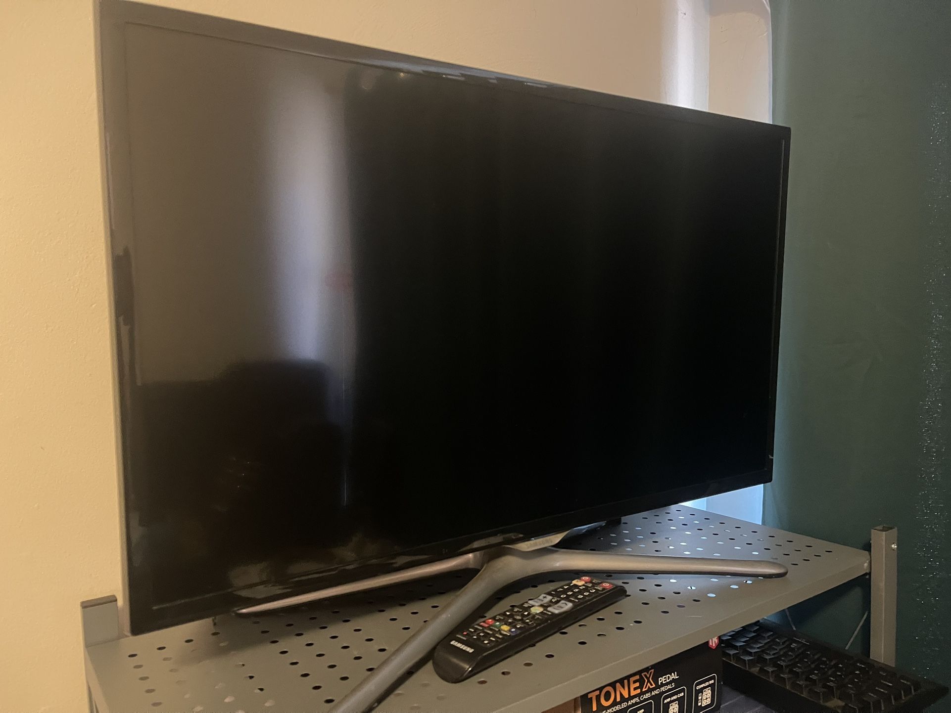 Samsung UN32F5500 32-Inch 1080p 60Hz Slim Smart LED HDTV