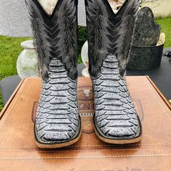 Boots 9.5 