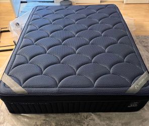 DreamCloud Luxe Hybrid Queen Mattress