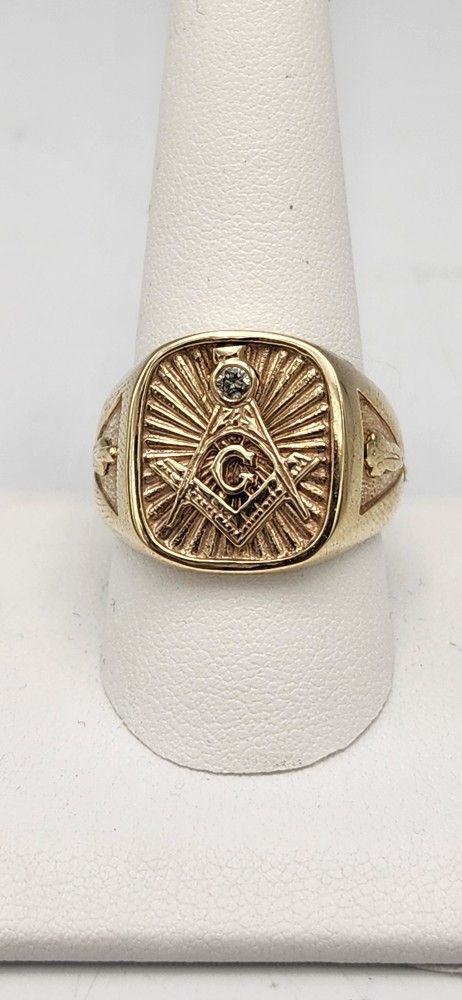 14kt Gold & Diamond Mason Ring 15.9G Size 10