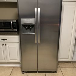Like Brand New Frigidaire Fridge! 