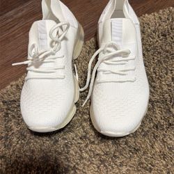 Ladies Sports Shoe
