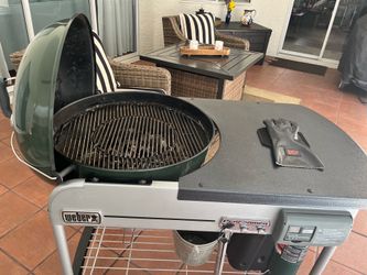 Weber Performer Deluxe Charcoal Grill