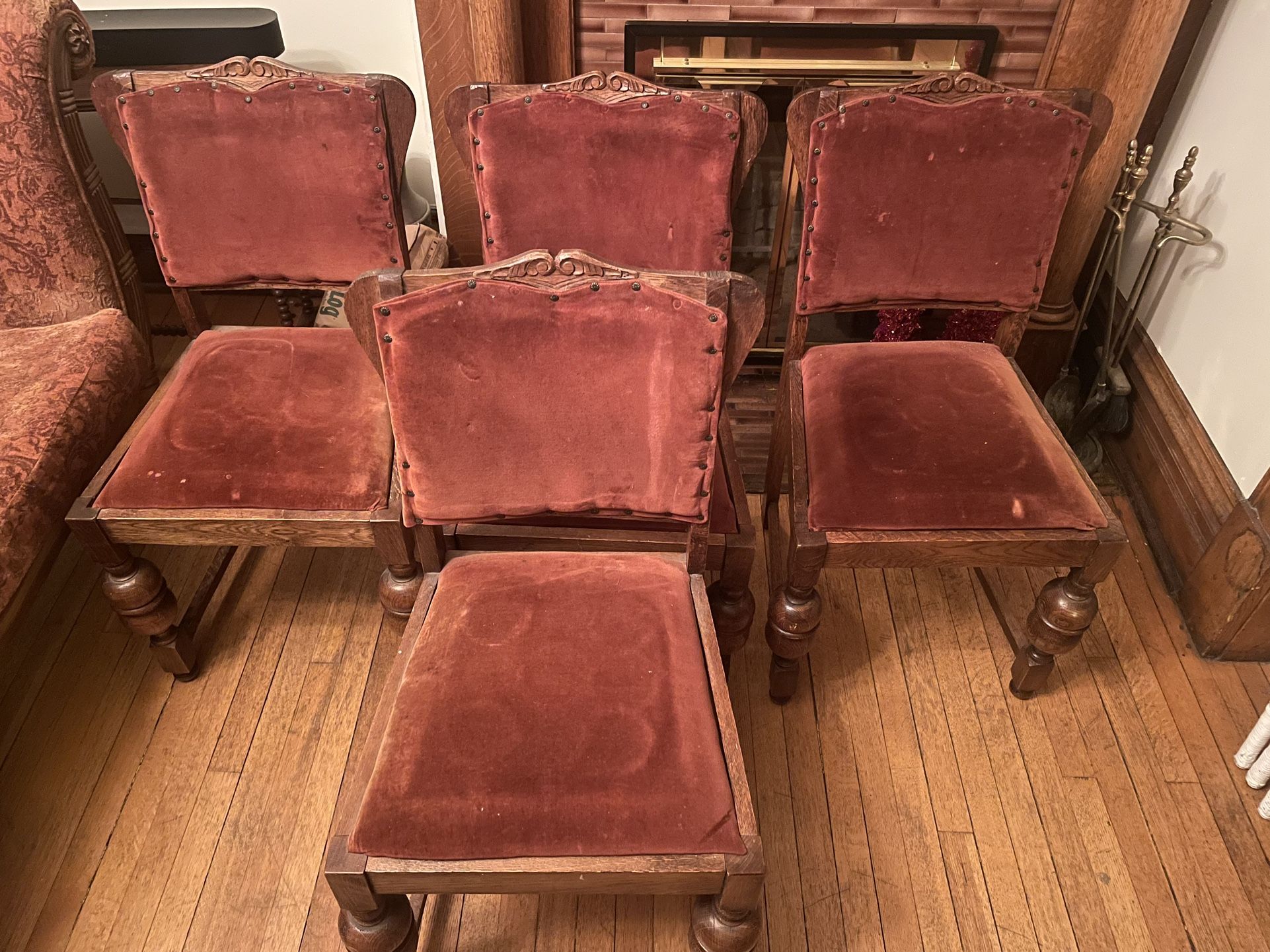 Antique Oak Set Of 4 Dining Chairs