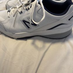 NEW BALANCE MENS SNEAKERS. LIKE NEW