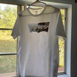 Brand New Levi’s T-shirt Size Medium