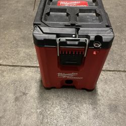 Milwaukee Packout Tool Box