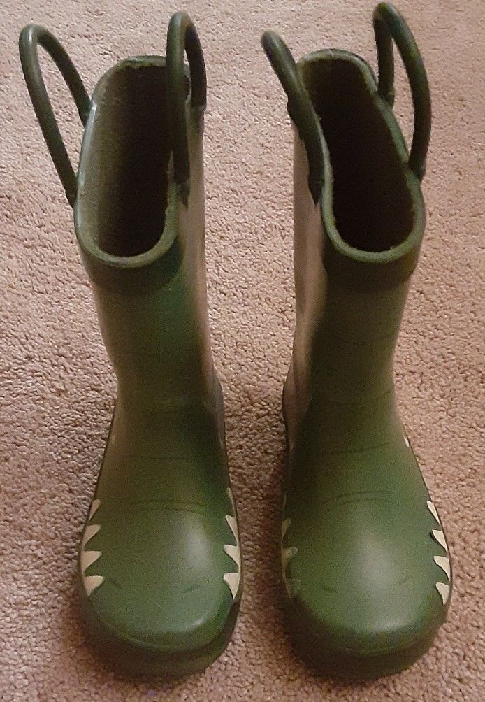 Boys' Size 7 Green Crocodile / Alligator Rain Boots by Target 2021