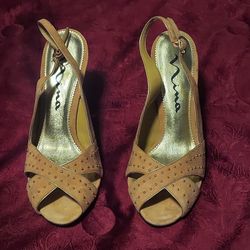 Nina Size 9 tan open toe heels