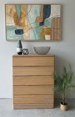 Solid  wood 5 drawer dresser
