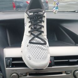 Size 10 white running shoes for price