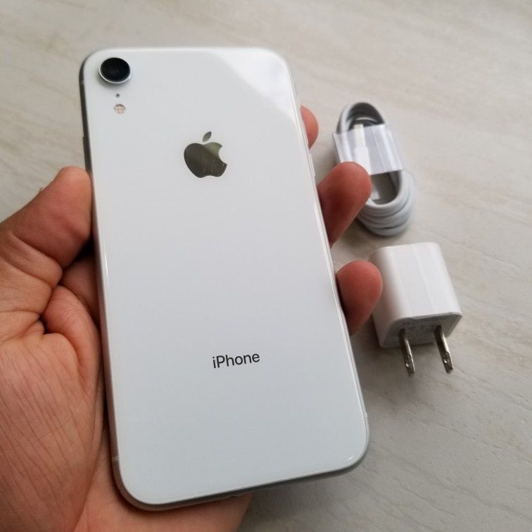 Unlocked Iphone Xr White 64gb Used great conditions (price is firm)