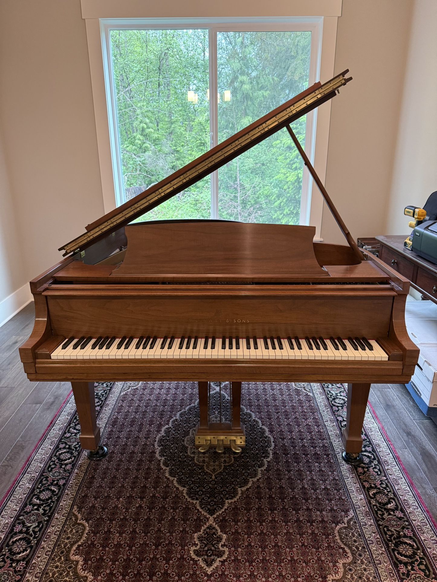 Steinway Model M Grand Piano (5ft 7in) w/ Cover - Satin Walnut