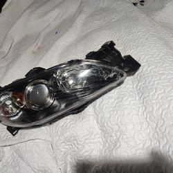 04-09 Mazda 3 Passenger Headlight W/Obulb