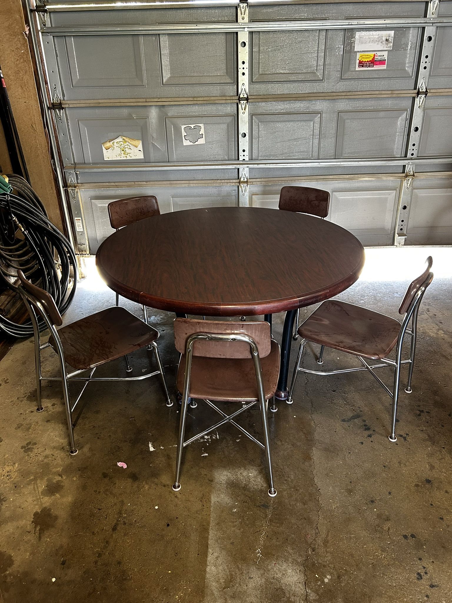 4ft Round Table With 5 Heavy Duty Chairs 