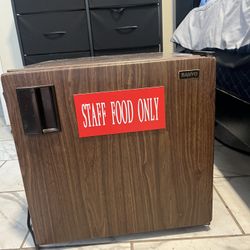 Mini fridge 